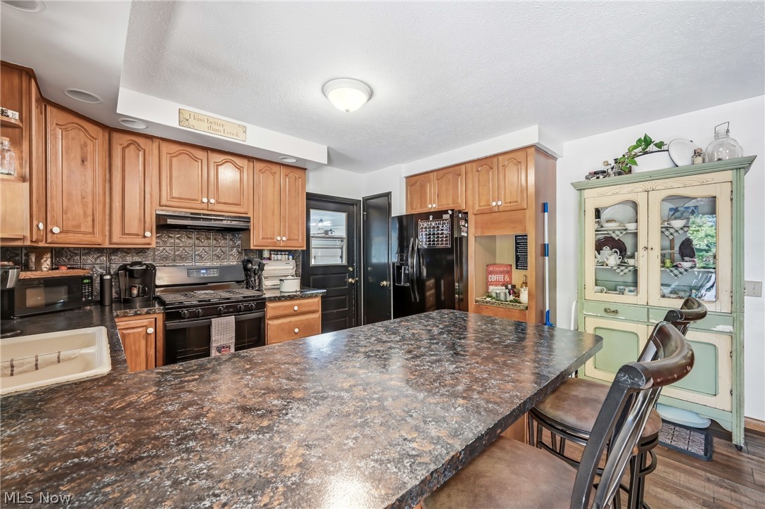 6127 Columbus Road Northeast Louisville, OH 44641 - Photo 9 of 49 Breakfast bar makes meal prep or socializing easy