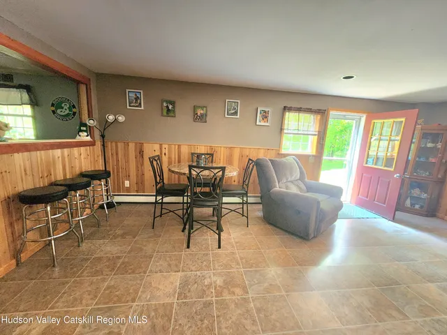 $450,000 | 42 Overlook Court, Hudson, NY 12534