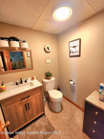 $450,000 | 42 Overlook Court, Hudson, NY 12534