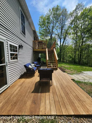 $450,000 | 42 Overlook Court, Hudson, NY 12534