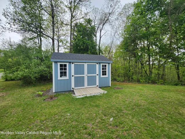 $450,000 | 42 Overlook Court, Hudson, NY 12534