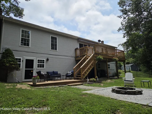 $450,000 | 42 Overlook Court, Hudson, NY 12534