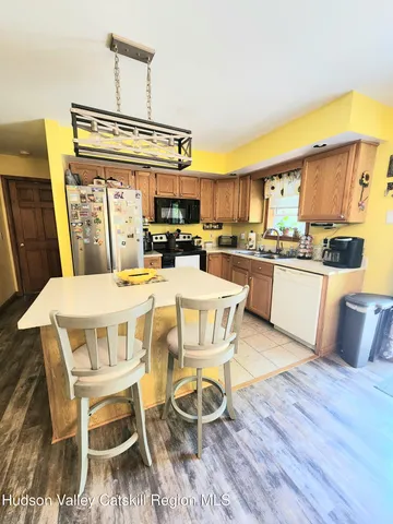 $450,000 | 42 Overlook Court, Hudson, NY 12534