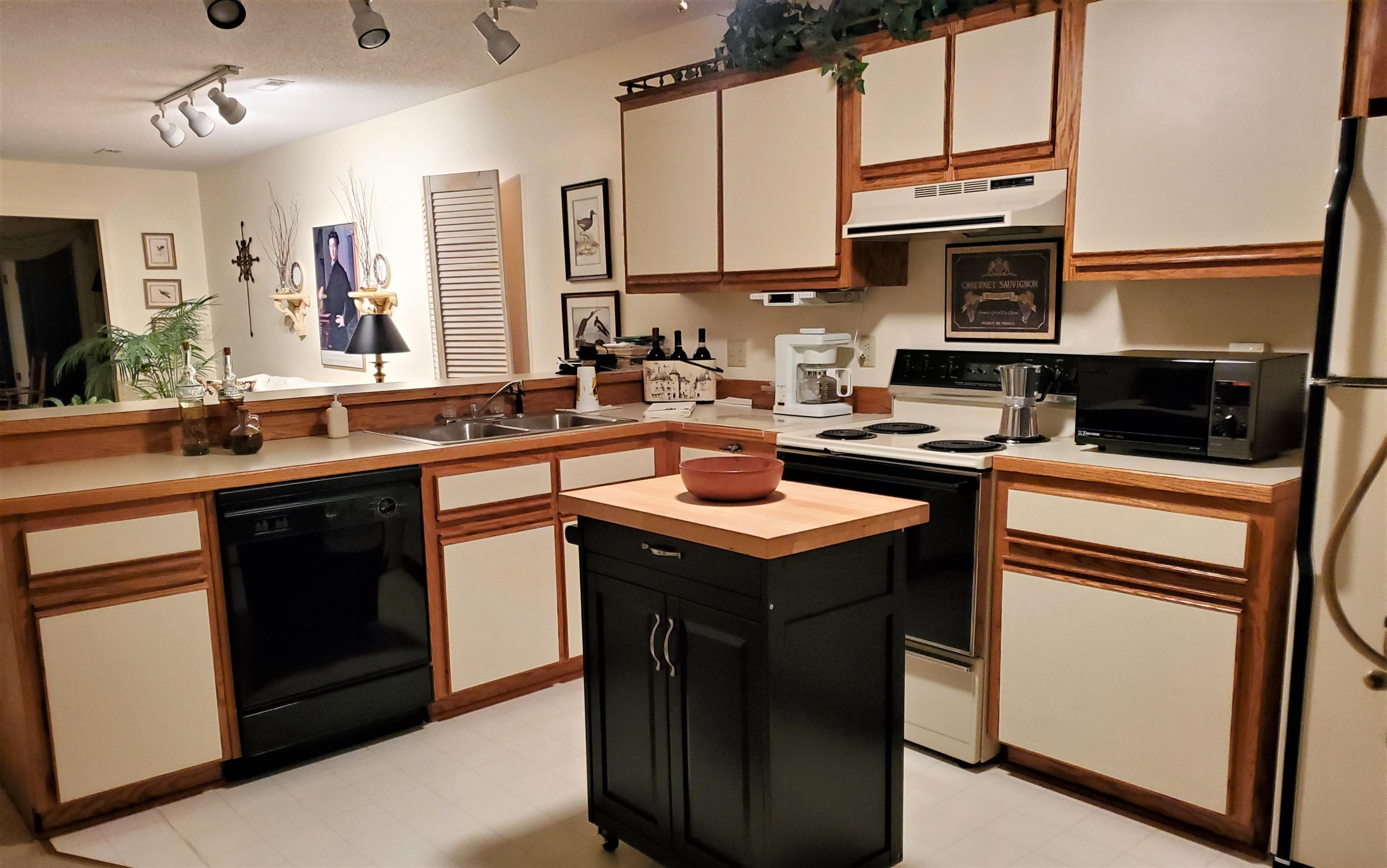 650 Monte Vista Road, Unit 402 Union Hall, VA 24176 - Photo 10 of 19 Kitchen 3