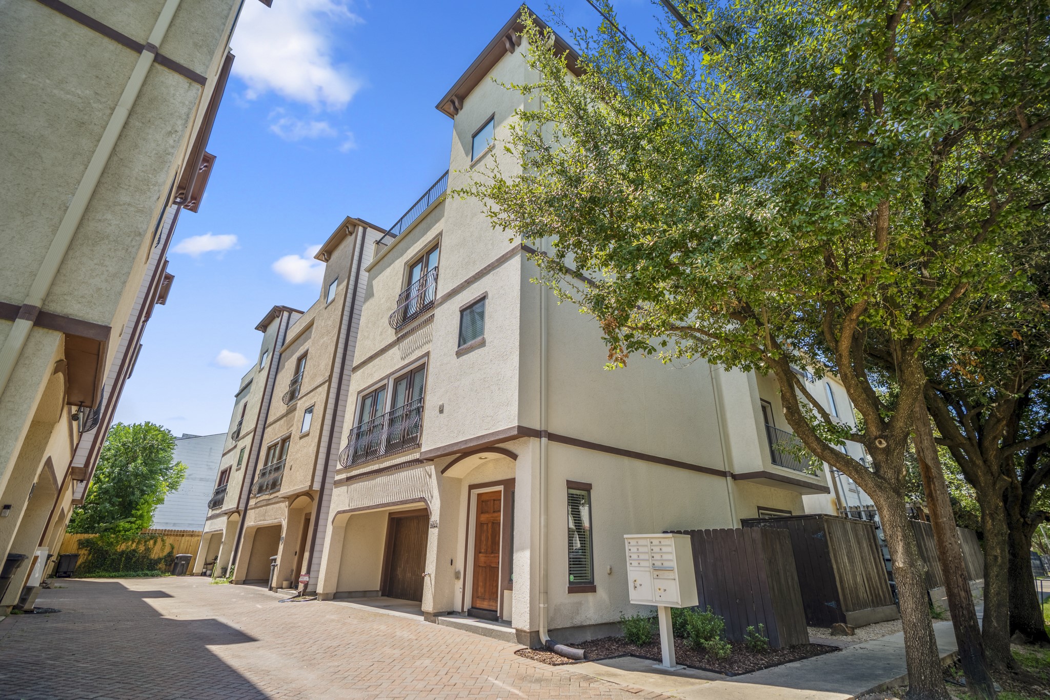 6021 Hamman Street Houston, TX 77007 - Photo 1 of 22 a view of a building