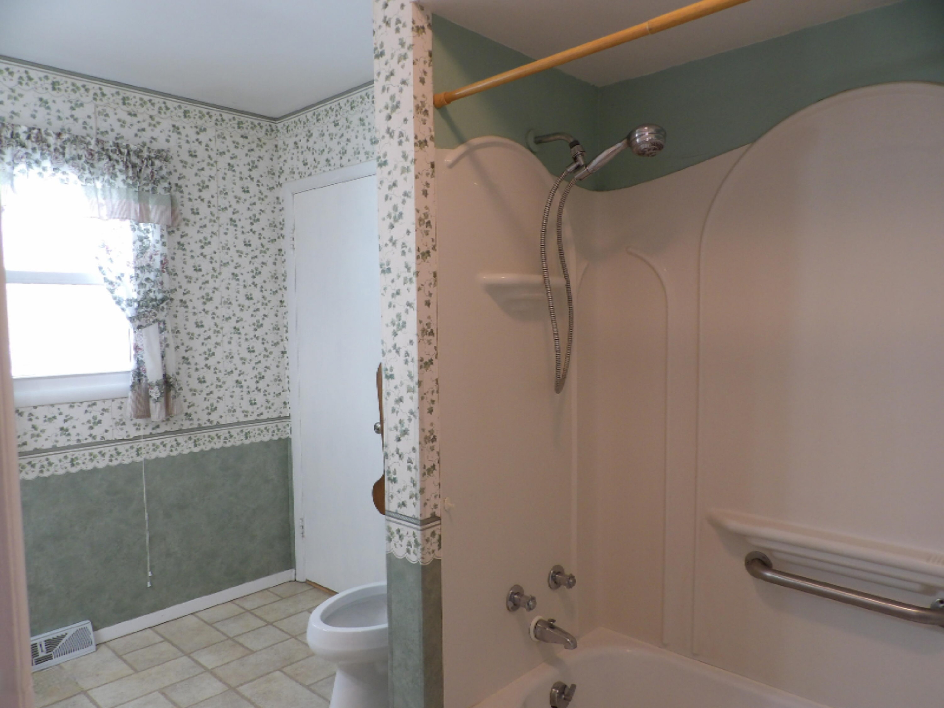 185 Brooks Road South Muskegon, MI 49442 - Photo 18 of 26 101_0099