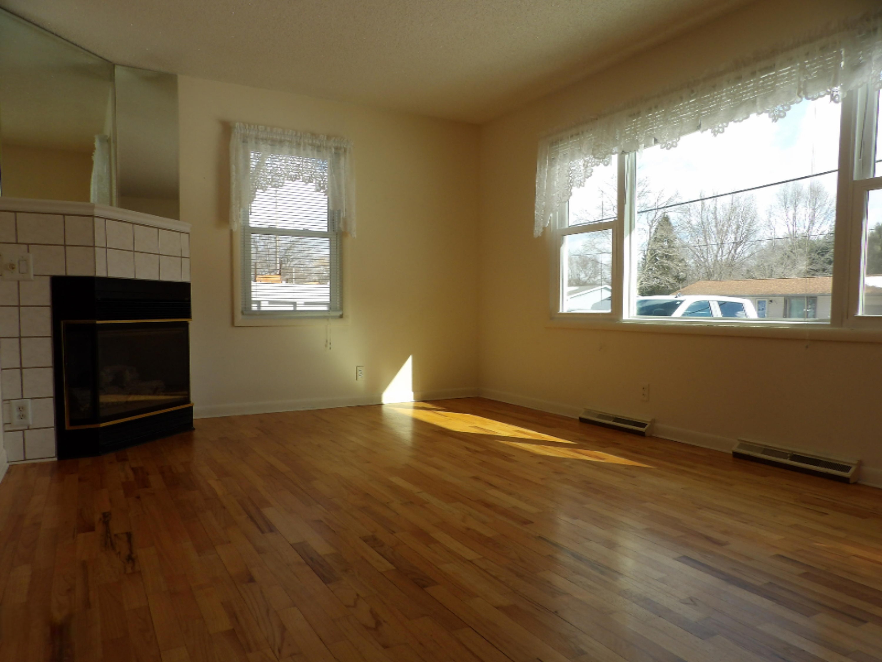 185 Brooks Road South Muskegon, MI 49442 - Photo 5 of 26 101_0102