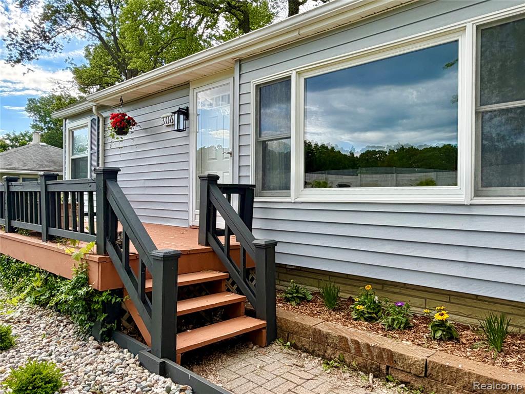 306 Michelson Road Rochester Hills, MI 48307 - Photo 3 of 32