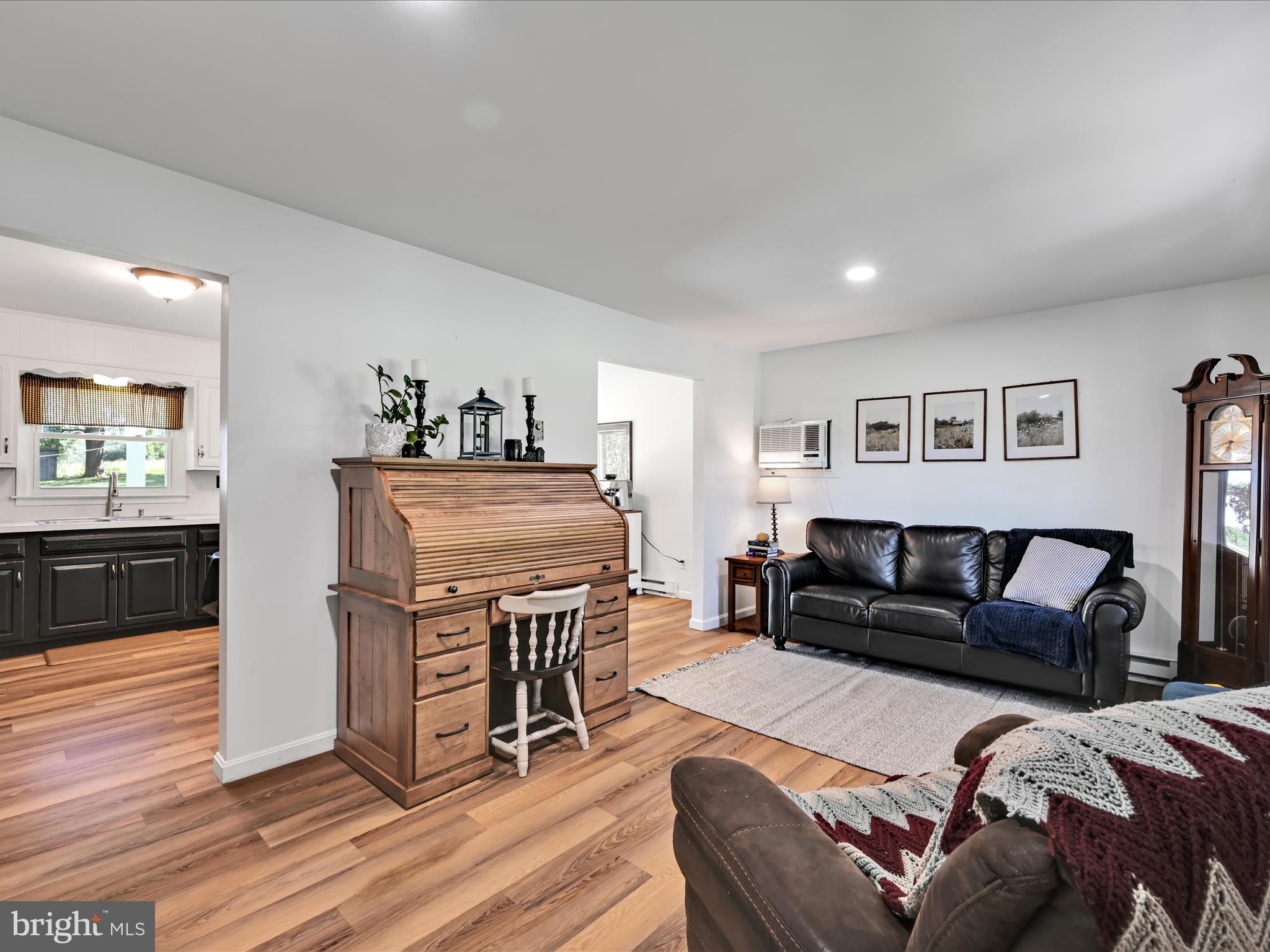 505 Hertzog Valley Road Denver, PA 17517 - Photo 12 of 41 Living ARea