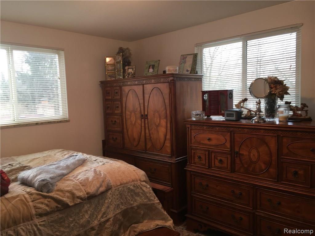 2021 North Long Lake Road Fenton, MI 48430 - Photo 11 of 16