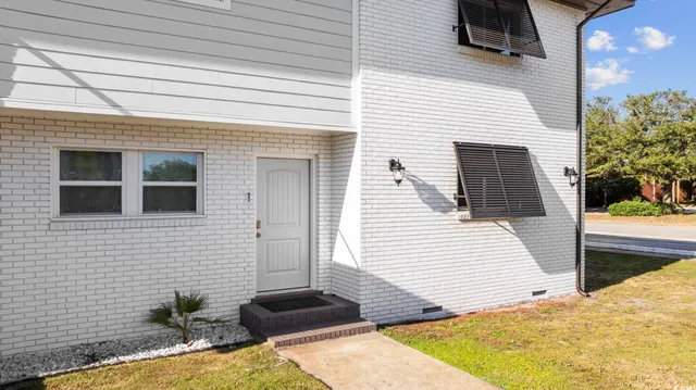 $1,075 | 409 17th Avenue North, Unit 1, Myrtle Beach, SC 29577