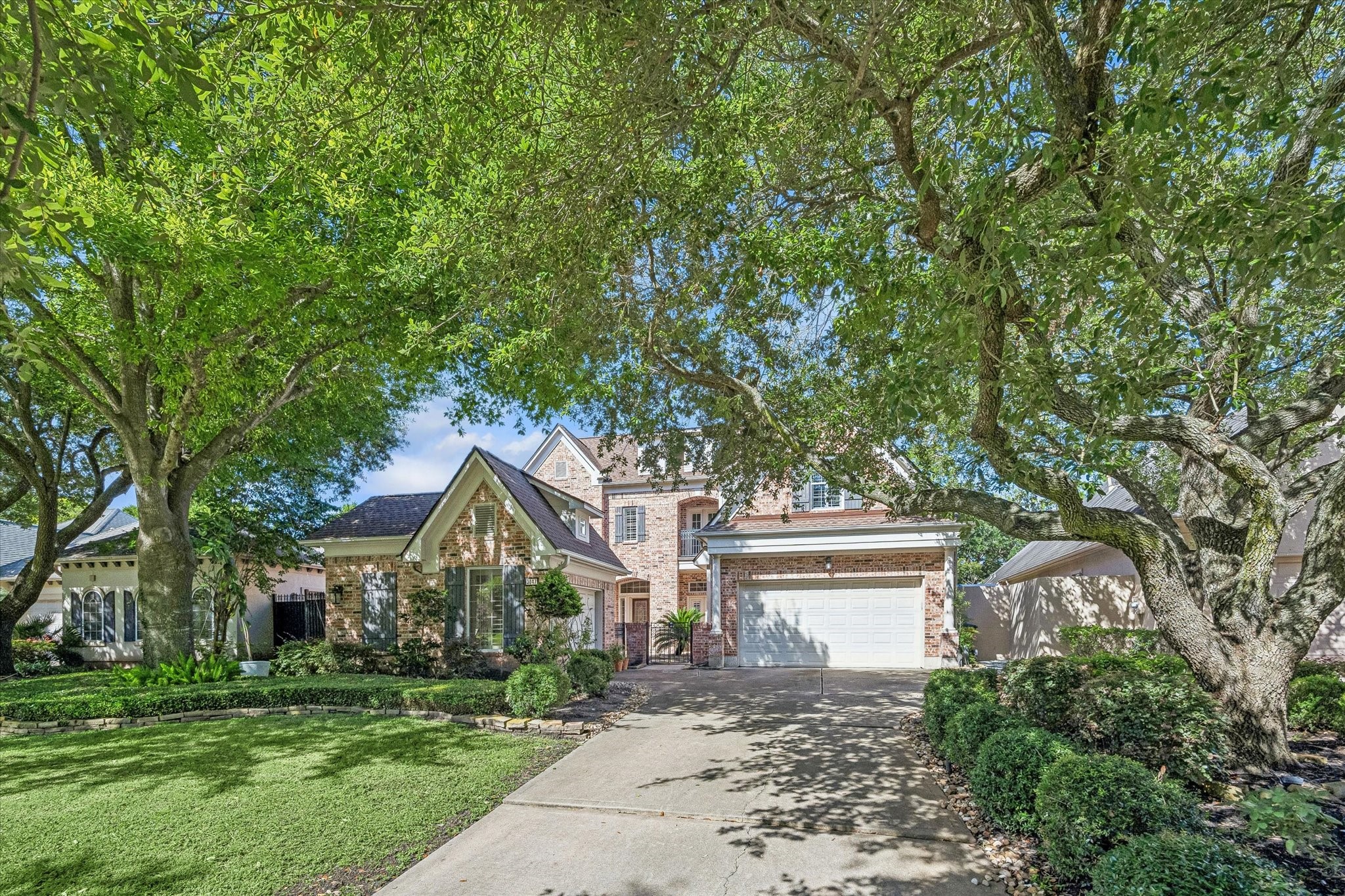 3047 Bonnebridge Way Boulevard Houston, TX 77082 - Photo 5 of 50 Wonderful curb appeal featuring a beautifully maintained front exterior and mature shade trees.