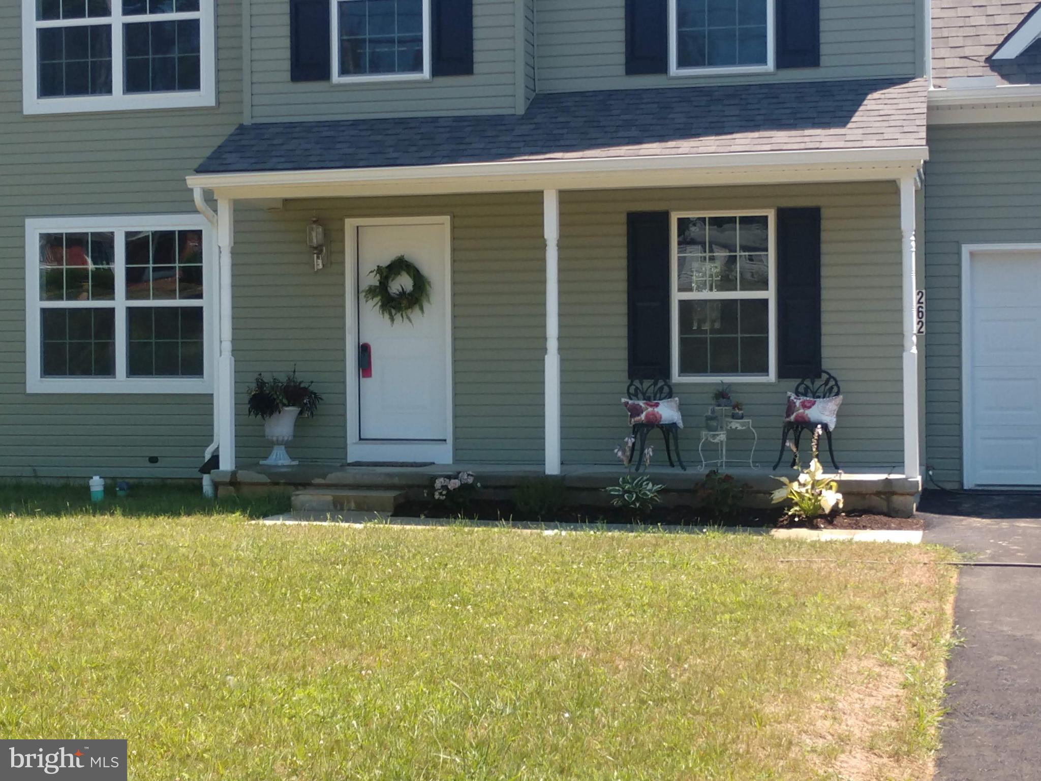 262 East Oregon Road Lititz, PA 17543 - Photo 3 of 34 Close up of Front Porch