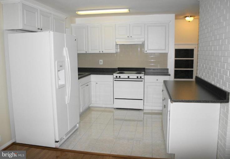 7526 Murillo Street Springfield, VA 22151 - Photo 5 of 8 Kitchen