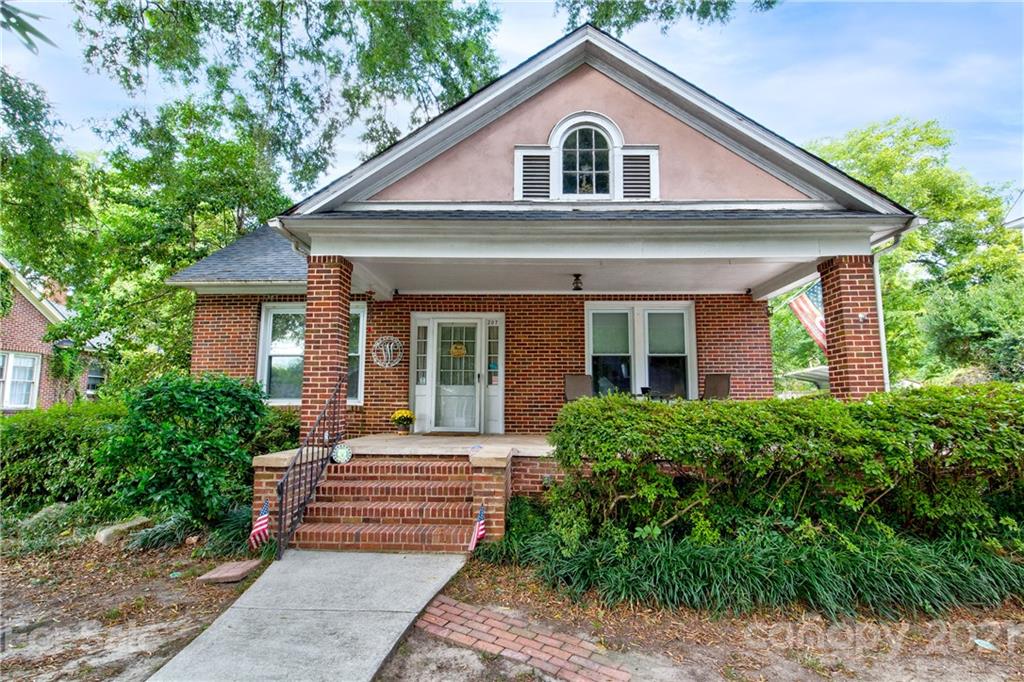 207 Walnut Street Chester, SC 29706 - Photo 1 of 24 Gallery Image 1