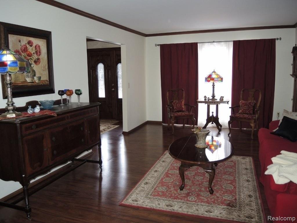 1045 Valley Stream Drive Rochester, MI 48309 - Photo 6 of 24 Living Room