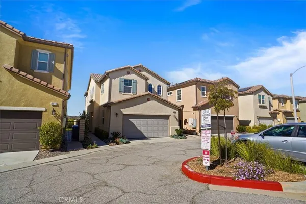 $4,195 | 19845 Via Kalban, Newhall, CA 91321