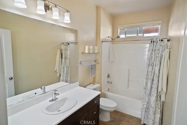 $4,195 | 19845 Via Kalban, Newhall, CA 91321