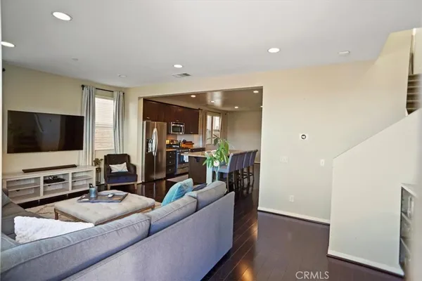 $4,195 | 19845 Via Kalban, Newhall, CA 91321