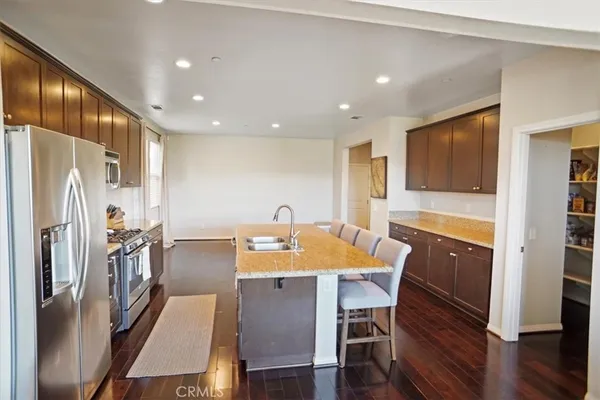 $4,195 | 19845 Via Kalban, Newhall, CA 91321