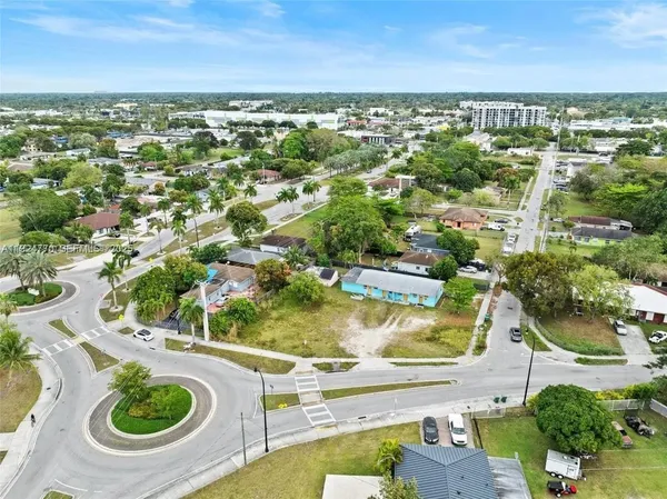$500,000 | 17611 Southwest 102nd Avenue, Miami, FL 33157