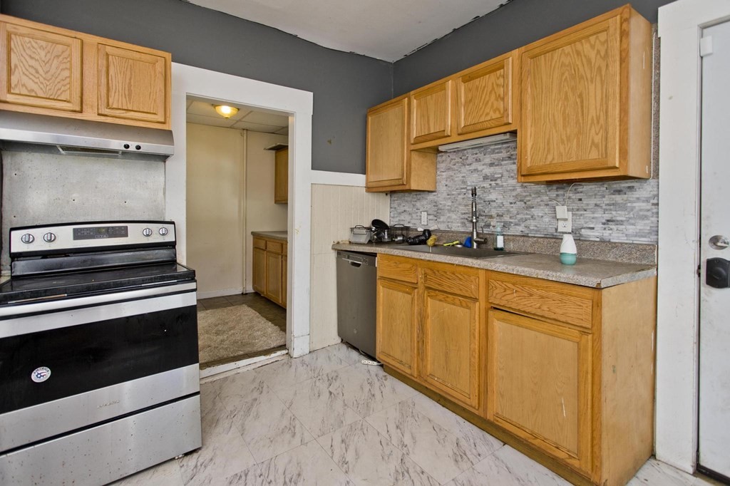 256 Quincy Street Springfield, MA 01109 - Photo 5 of 25 Gallery Image 5