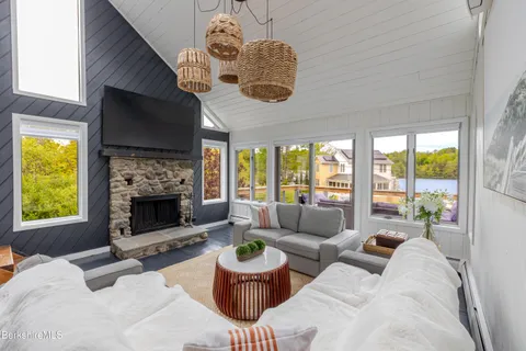 $1,595,000 | 10 Buckingham Lane, Monterey, MA 01245