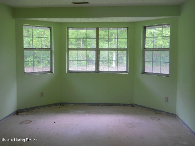 2585 Highgrove Road Coxs Creek, KY 40013 - Photo 4 of 12 Master bedroom