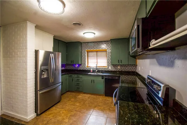 $274,900 | 902 East Inez Street, Beeville, TX 78102