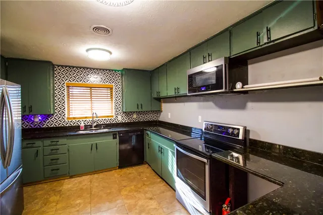 $274,900 | 902 East Inez Street, Beeville, TX 78102