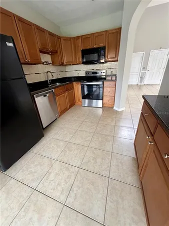 $2,400 | 18122 Lembrecht Way, Tampa, FL 33647