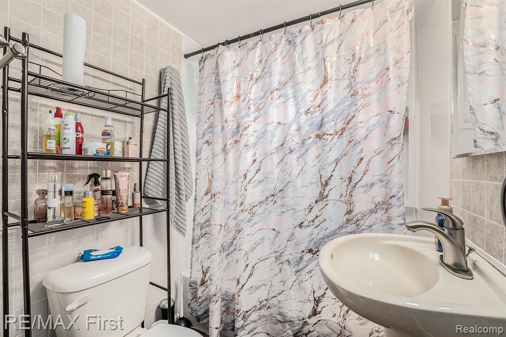 16244 East 10 Mile Road Eastpointe, MI 48021 - Photo 12 of 16 Gallery Image 12