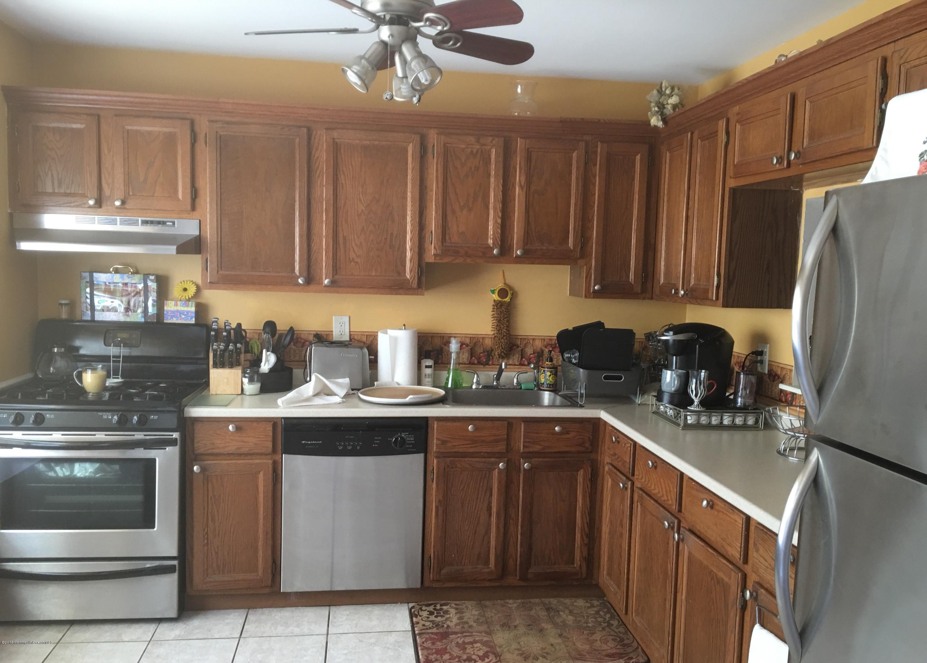 60 County Road, Unit 50 Cliffwood, NJ 07721 - Photo 2 of 14 i 50 kit