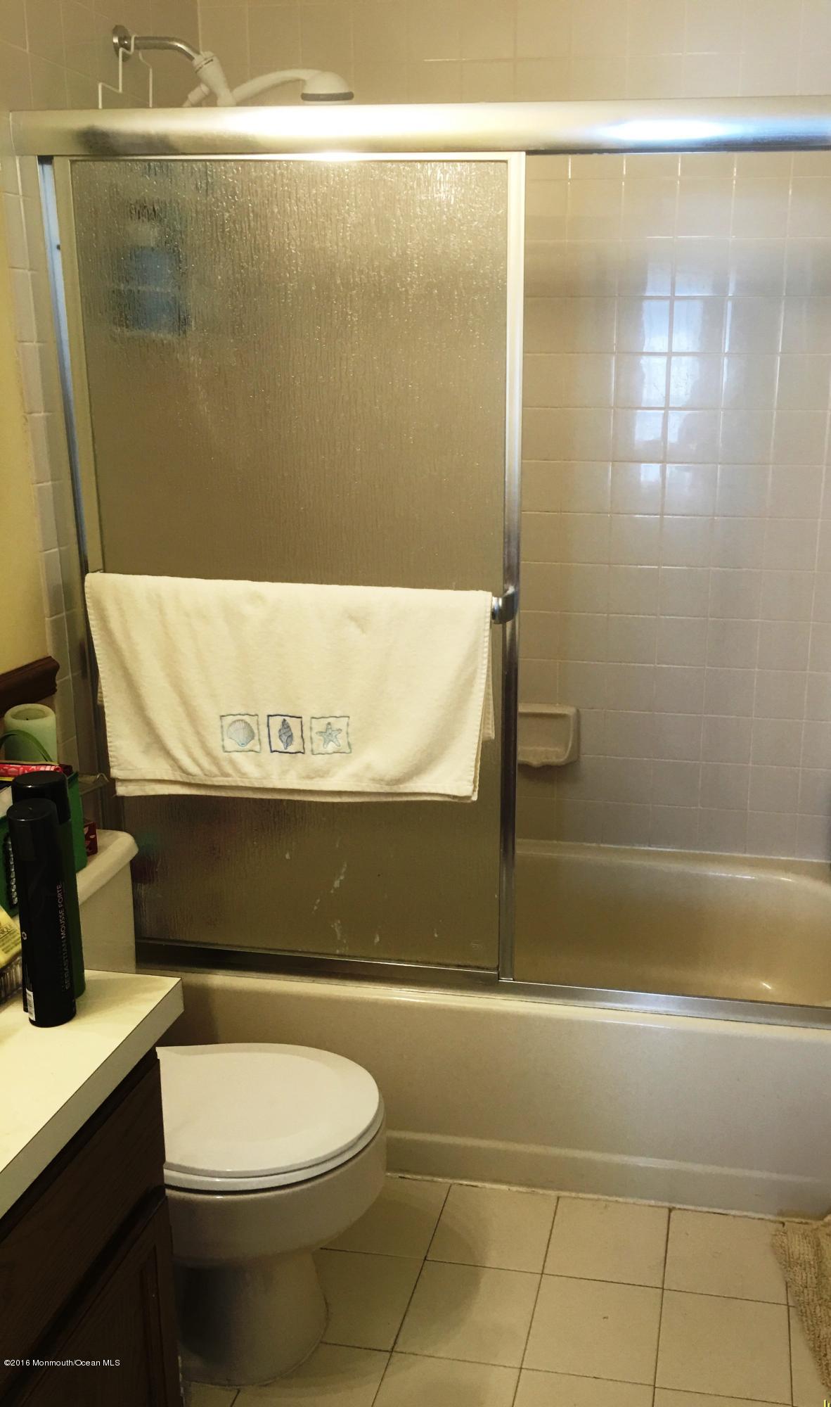 60 County Road, Unit 50 Cliffwood, NJ 07721 - Photo 9 of 14 i 50 bath2