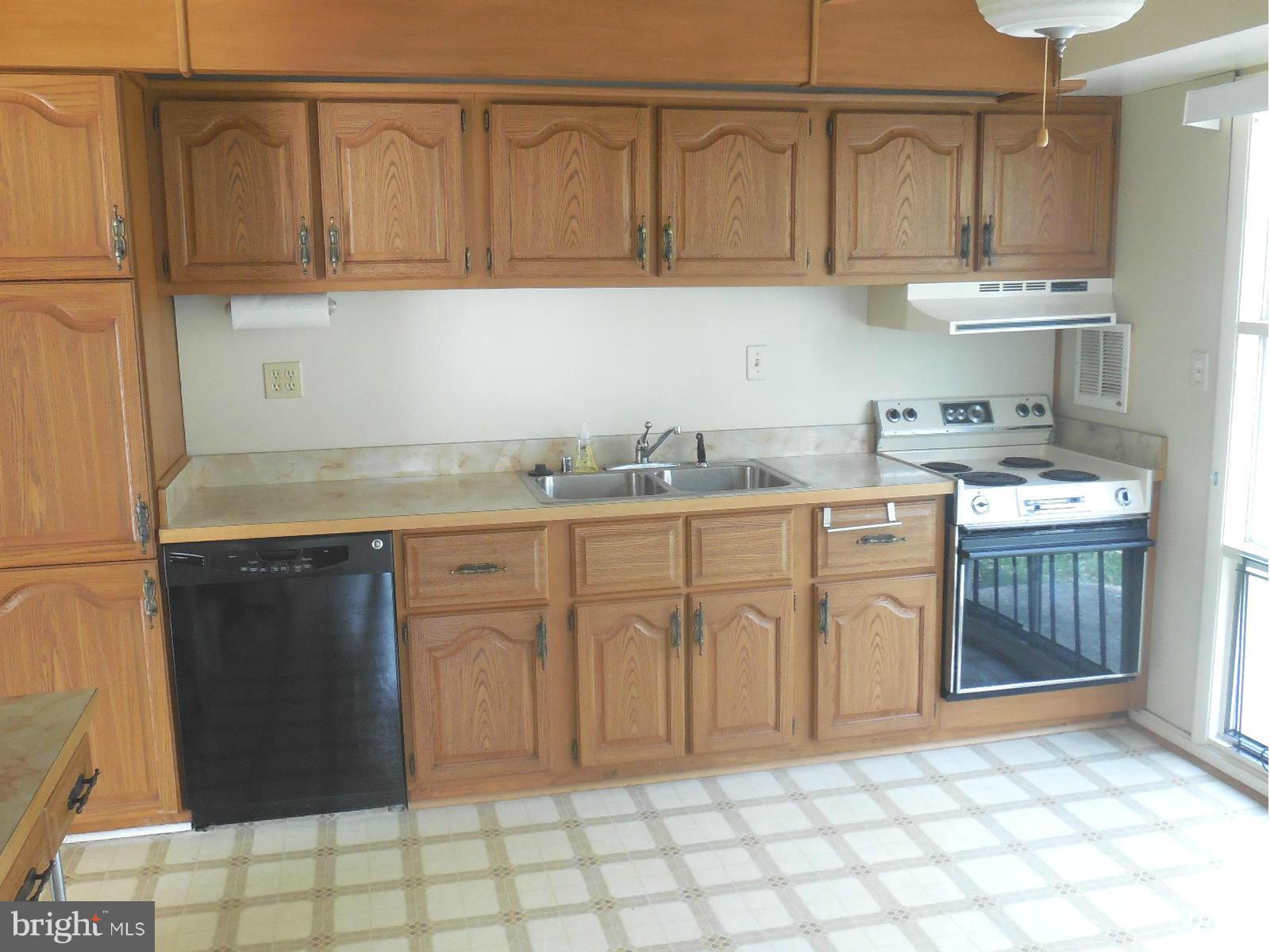 4313 Bel Pre Road Rockville, MD 20853 - Photo 11 of 26 Kitchen