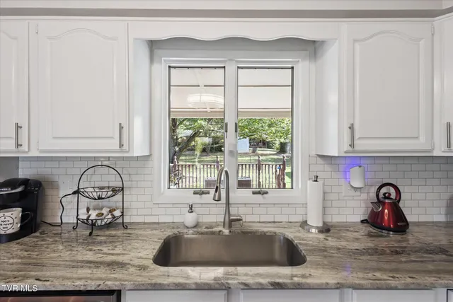 $315,000 | 876 Edgemont N Street Northeast, Abingdon, VA 24210