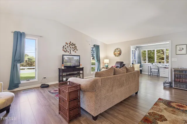 $315,000 | 876 Edgemont N Street Northeast, Abingdon, VA 24210