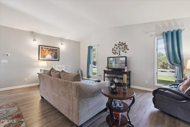 $315,000 | 876 Edgemont N Street Northeast, Abingdon, VA 24210