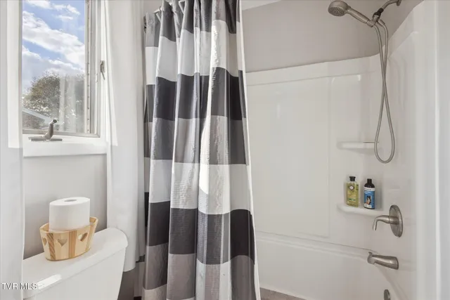 $315,000 | 876 Edgemont N Street Northeast, Abingdon, VA 24210