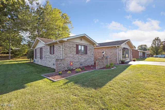 $315,000 | 876 Edgemont N Street Northeast, Abingdon, VA 24210