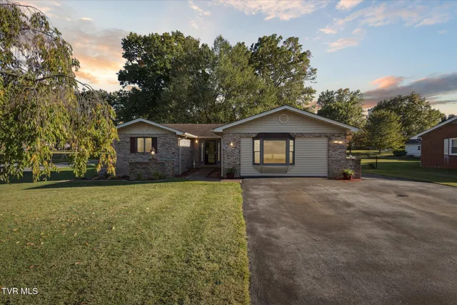 $315,000 | 876 Edgemont N Street Northeast, Abingdon, VA 24210