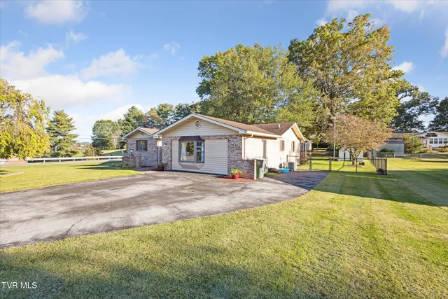 $315,000 | 876 Edgemont N Street Northeast, Abingdon, VA 24210