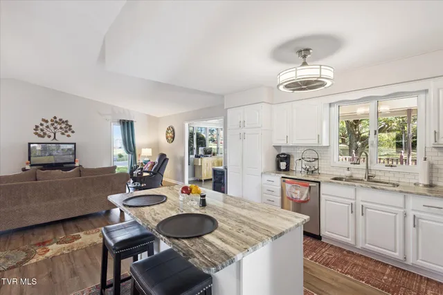 $315,000 | 876 Edgemont N Street Northeast, Abingdon, VA 24210