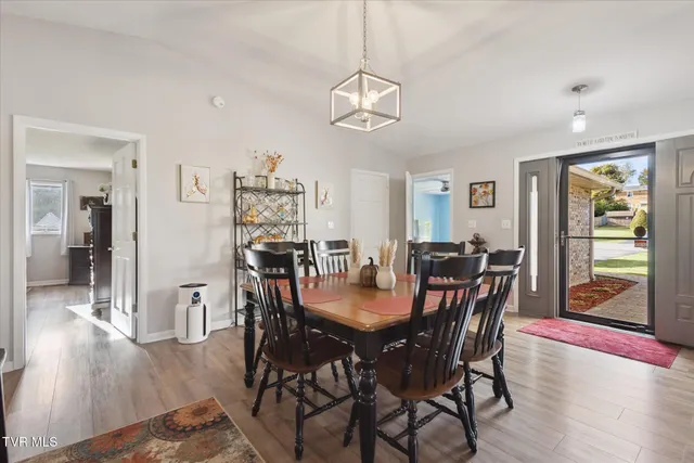 $315,000 | 876 Edgemont N Street Northeast, Abingdon, VA 24210