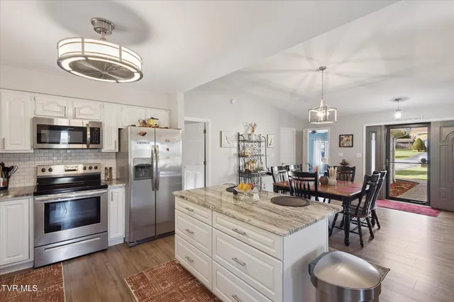 $315,000 | 876 Edgemont N Street Northeast, Abingdon, VA 24210