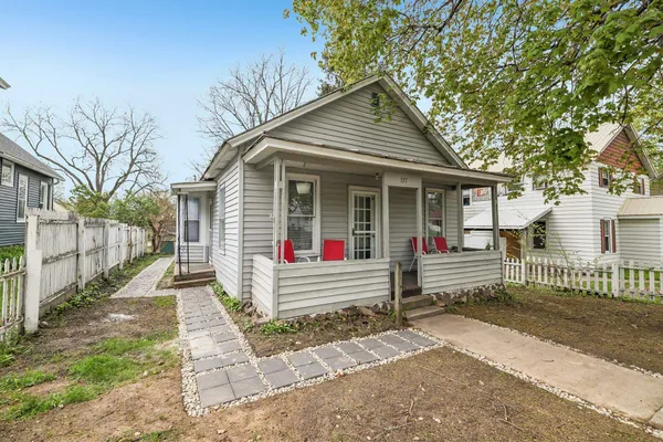 $209,900 | 327 8th, Baraboo, WI 53913