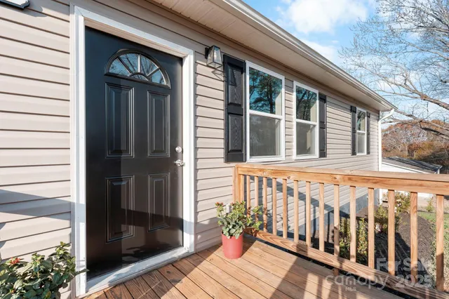 $279,000 | 4647 16th Street Northeast, Hickory, NC 28601