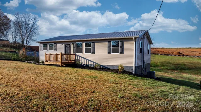 $279,000 | 4647 16th Street Northeast, Hickory, NC 28601