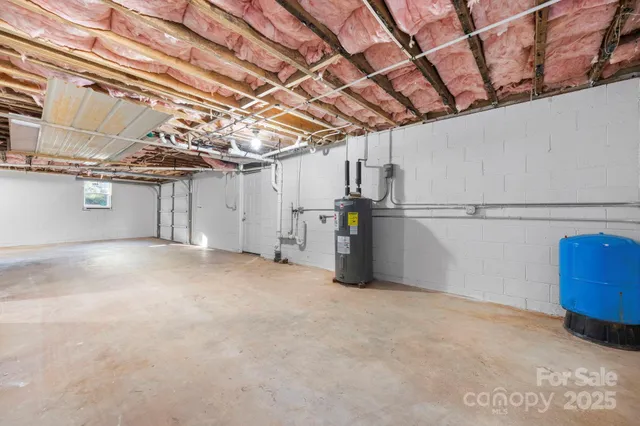 $279,000 | 4647 16th Street Northeast, Hickory, NC 28601