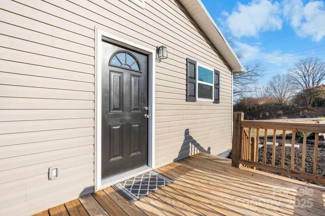 $279,000 | 4647 16th Street Northeast, Hickory, NC 28601